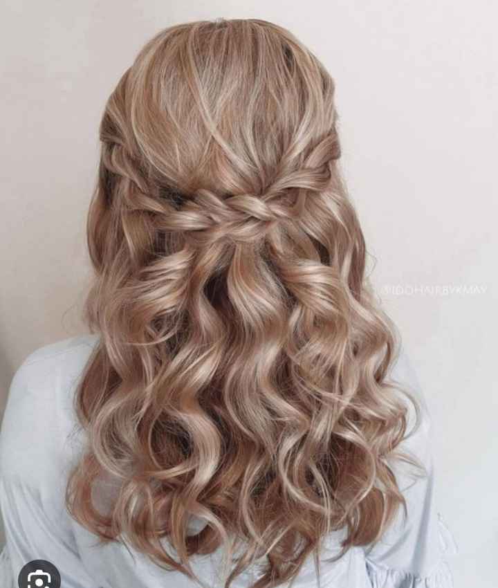 Peinado semi recogido pelo rizado - 2