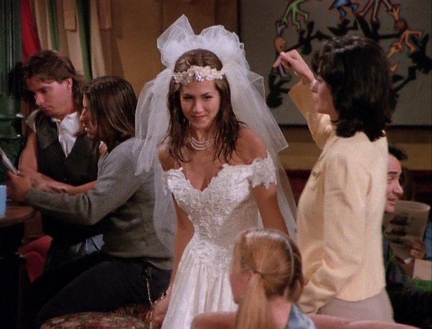 Hablemos de los vestidos de novia y trajes de Friends 3