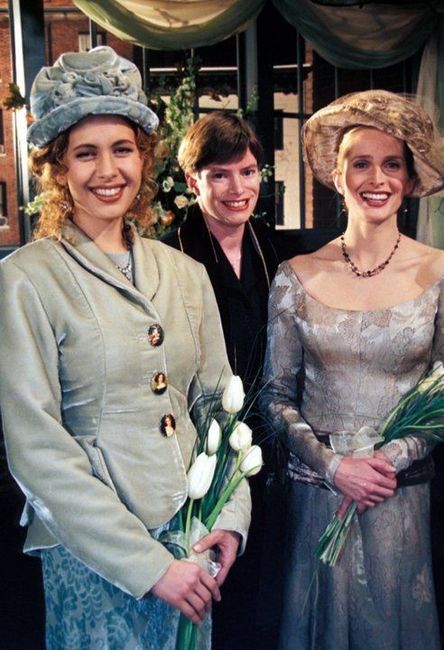 Hablemos de los vestidos de novia y trajes de Friends 5