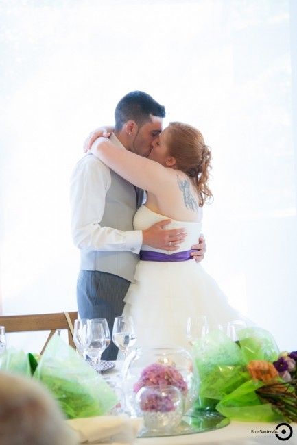 Beso y mesa