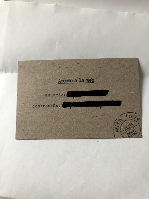 Parte trasera con la info para acceder a la web