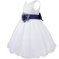 Vestido lateral - detrás lleva un lazo