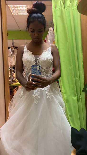 Chicas no Vayáis a la tienda si quiero Novias. En Coslada. Trato pésimo. La vendedora me vendió un v