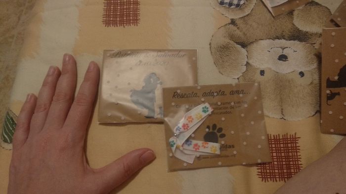 Regalo invitados solidarios perros 3
