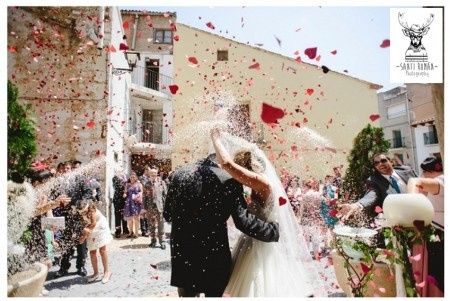 Confeti de colores con arroz