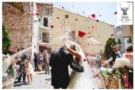 Confeti de colores con arroz