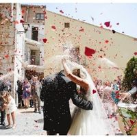 Confeti de colores con arroz