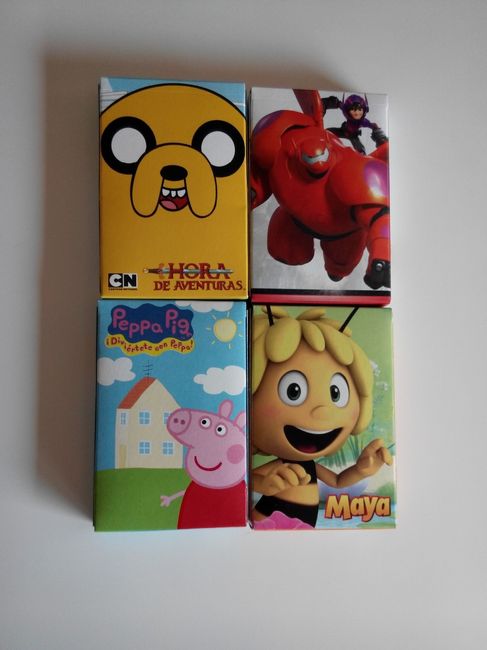 Detalle niños. Juegos de cartas