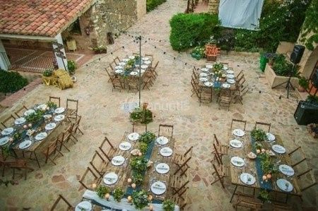 Alquiler de mesas y sillas rústicas para tu boda