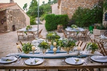 Alquiler de mesas y sillas rústicas para tu boda