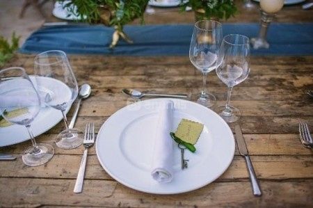 Alquiler de mesas y sillas rústicas para tu boda