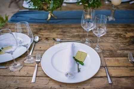 Alquiler de mesas y sillas rústicas para tu boda
