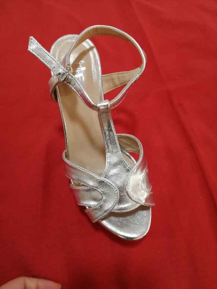 Encontrar los zapatos de novia. - 11