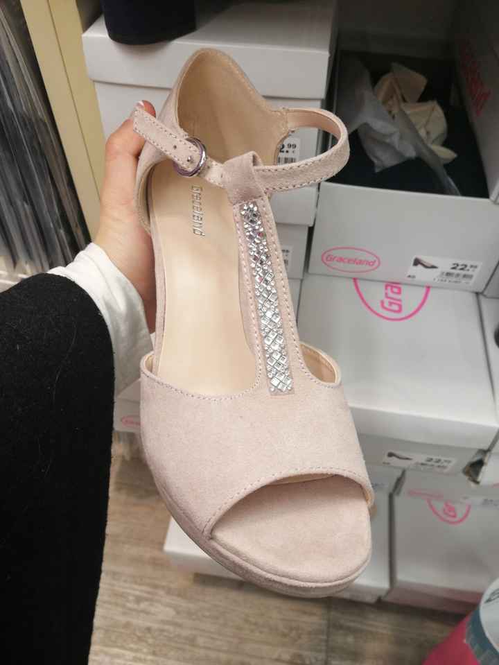 Encontrar los zapatos de novia. - 12