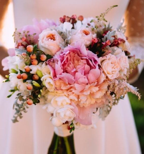¿Decoración floral de centros de mesa y ramo de novia a juego? 1