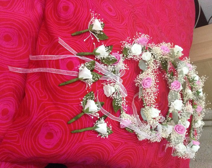 Coronas de damitas y prendidos.