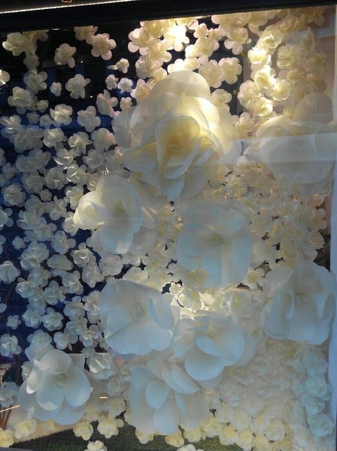 Letras gigantes y flores de papel - 1