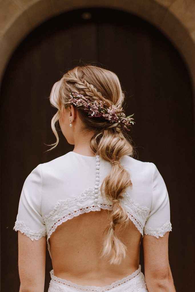 Tendencias de Peinados para Novias en 2025: Lo que Viene y lo que se Va - 4