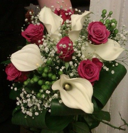 Ramo rosas con calas