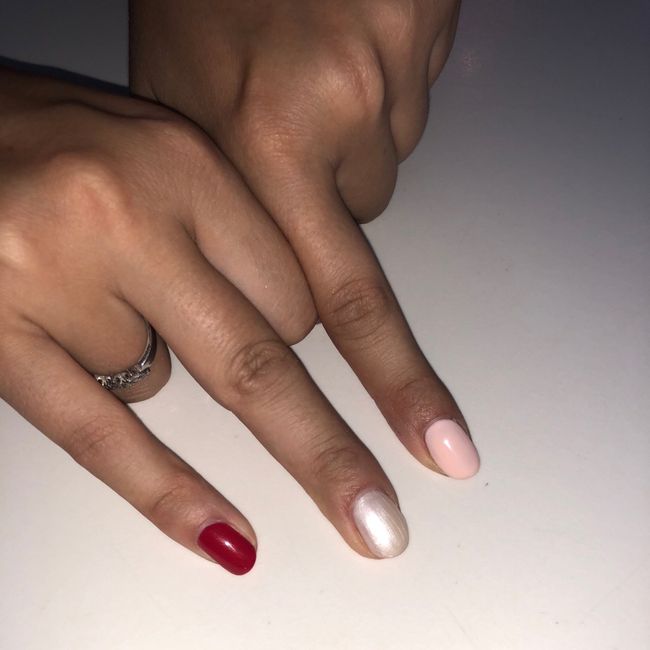 El dilema de Cris: uñas con manicura francesa o rosa clarito? 1