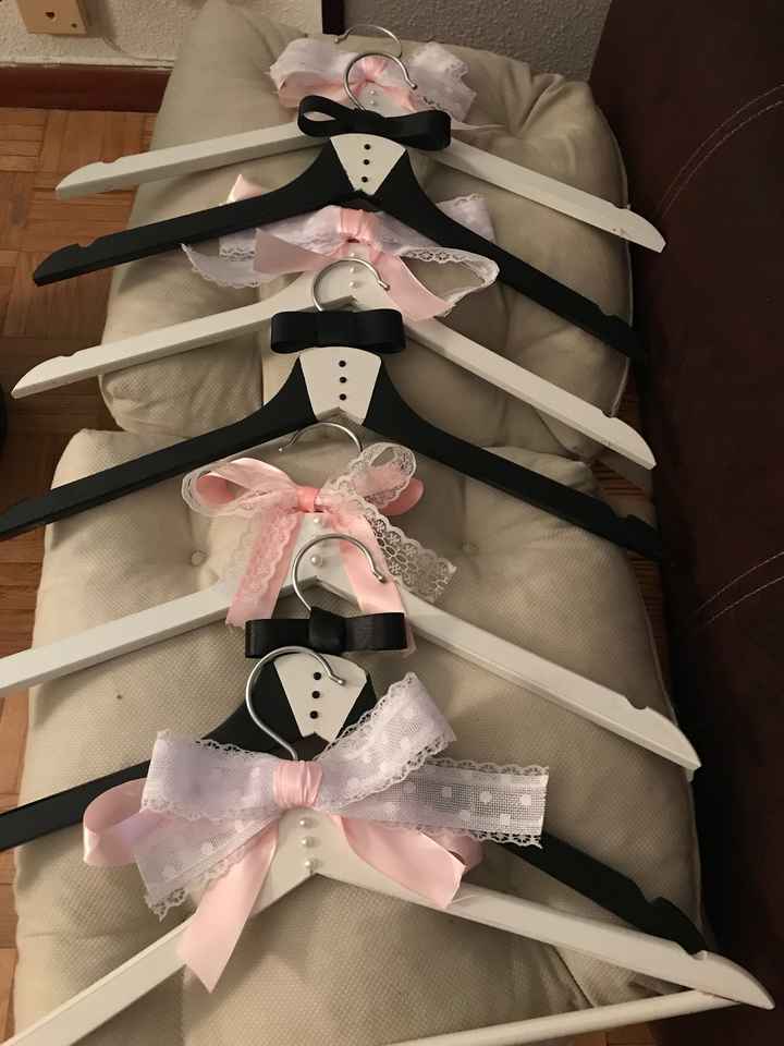 Perchas personalizadas casi listas! - 1