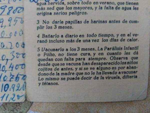 Curioso... cartillas de control de bebes hace 38 años. - 2