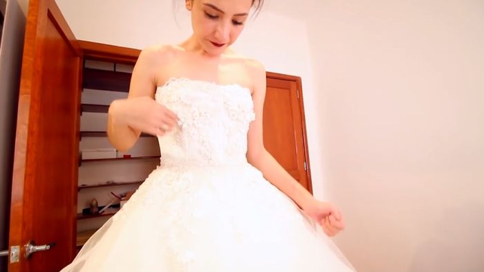 ¿alguien sabe de que diseñador es este vestido? - 2