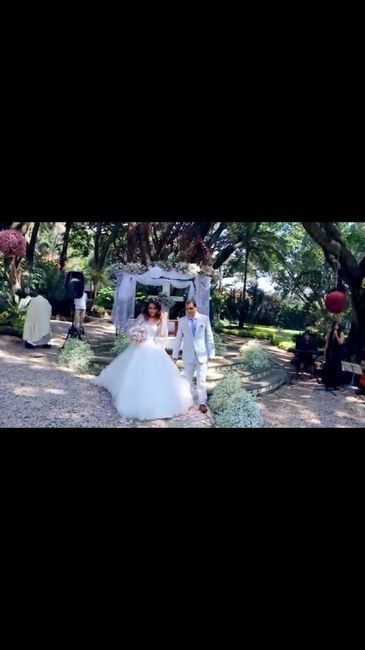 ¿alguien sabe de que diseñador es este vestido? - 8