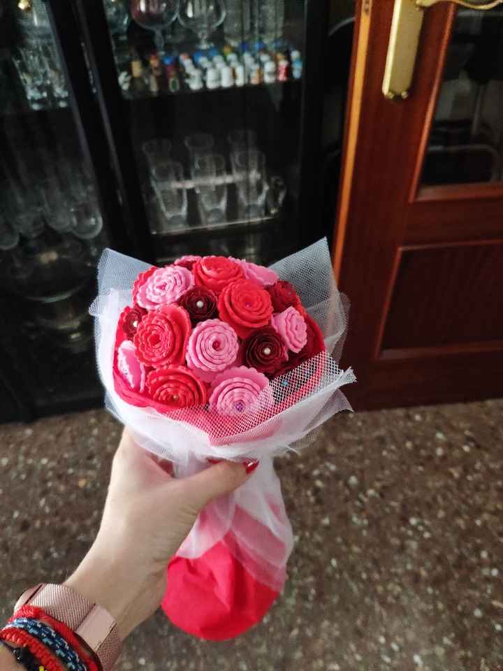 Ramo de flores con cartulina y goma eva - 1