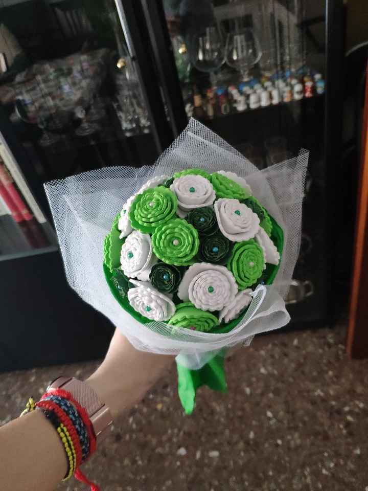 Ramo de flores con cartulina y goma eva - 2