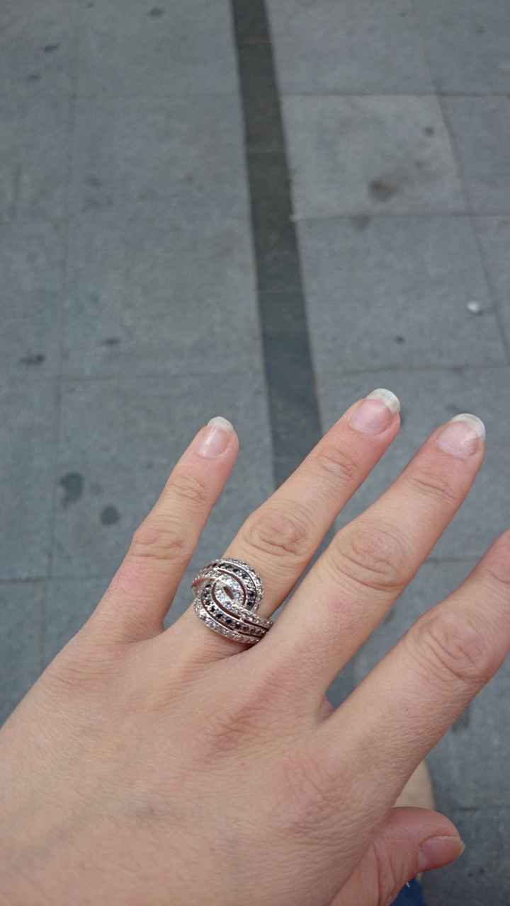 Llevar o no llevar el anillo de pedida a la boda - 1