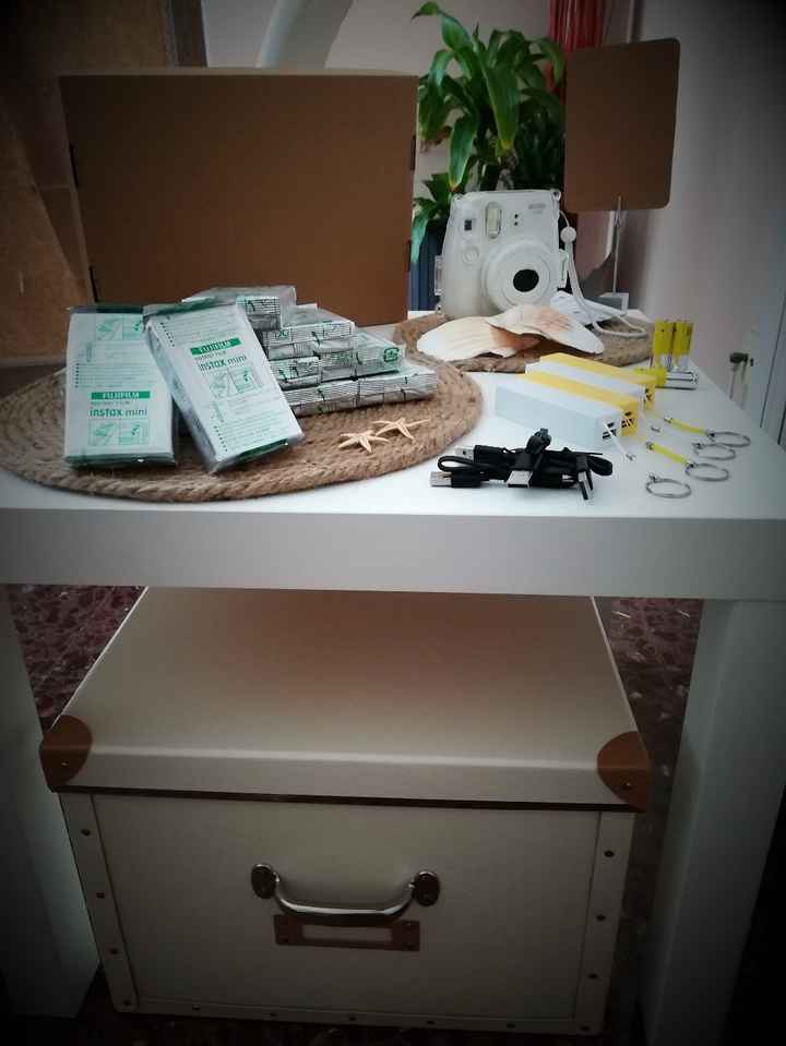 Mesa y caja para llevar/recoger materiales