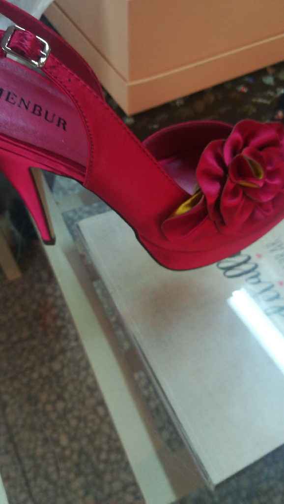 Ramo y zapatos del mismo color - 1