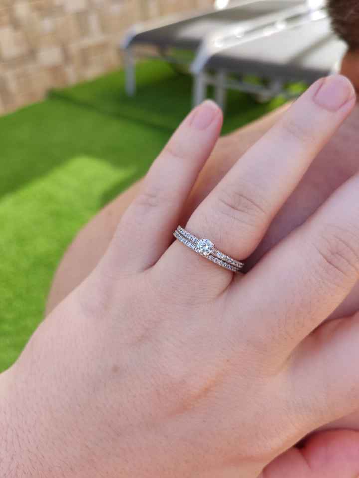 Vota y cuéntanos cuál es el material de tu anillo de pedida 👇 - 1