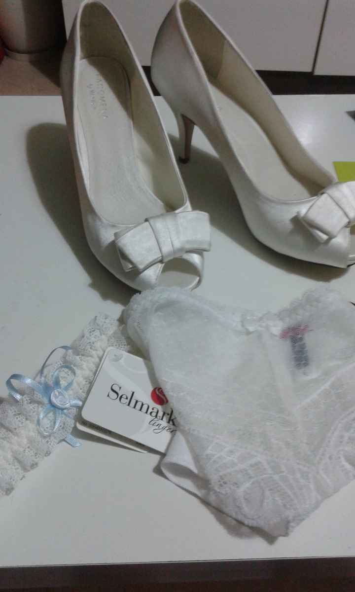 Mis zapatos y ropa interior - 1