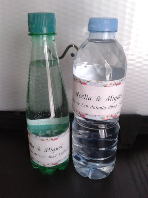 botellitas de agua para la Iglesia