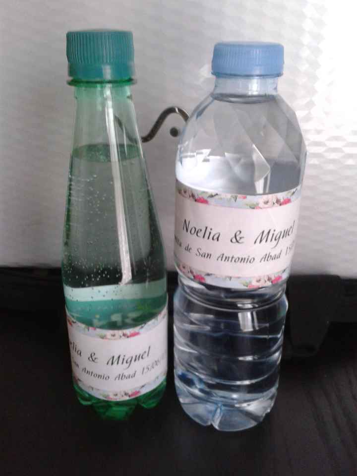 botellitas de agua para la Iglesia