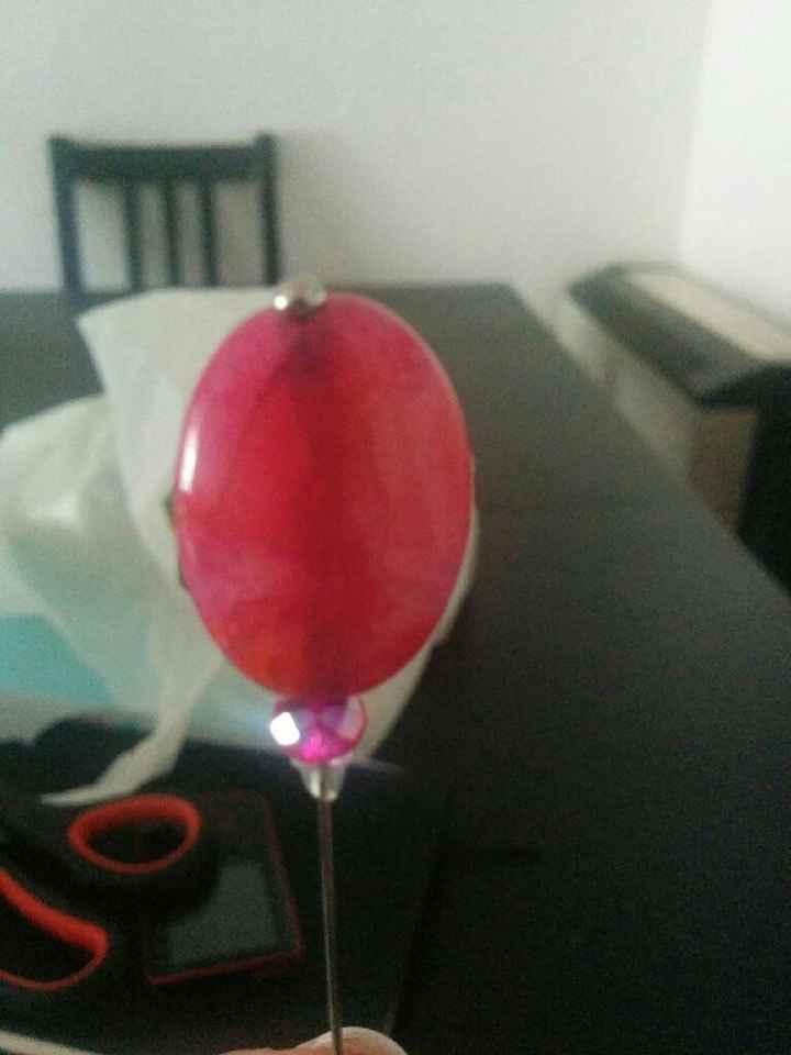 Alguien sabe donde encontrar bonitos y de buen precio los alfileres para los invitados?? - 2