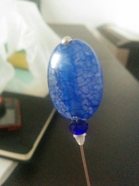 Alguien sabe donde encontrar bonitos y de buen precio los alfileres para los invitados?? - 1