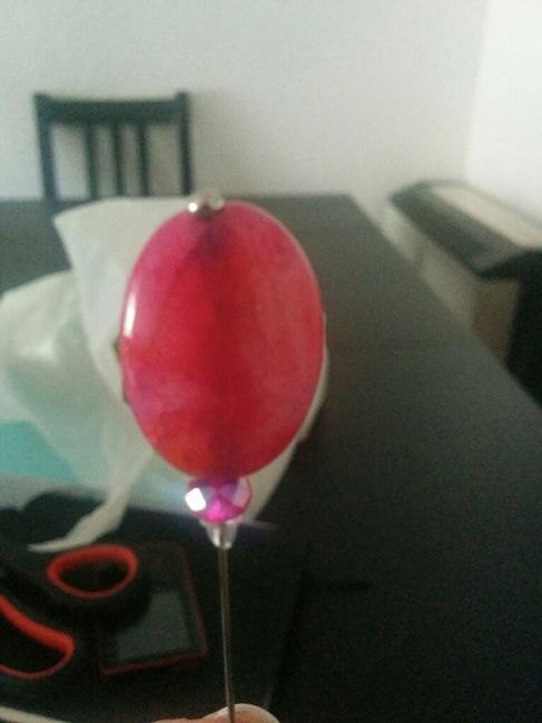 Alguien sabe donde encontrar bonitos y de buen precio los alfileres para los invitados?? - 2