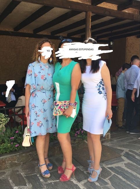 El mío el de la izquierda. El vestido es muy vaporoso y la espalda está bastante al aire.