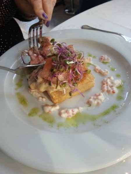Salmon en dos cociones con escabeche de verduritas y aire de sidra