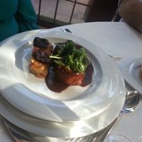 Solomillo Iberico Albardado con panceta ahumada y graten de patata dulce