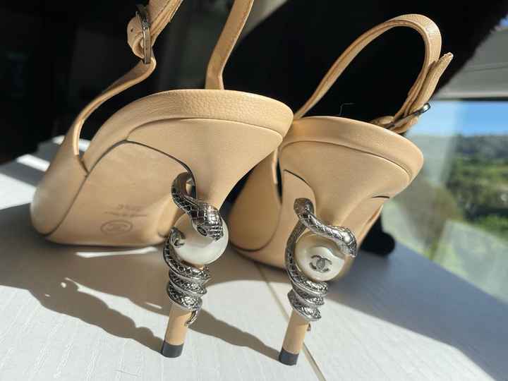 Enseña tus zapatos. - 1