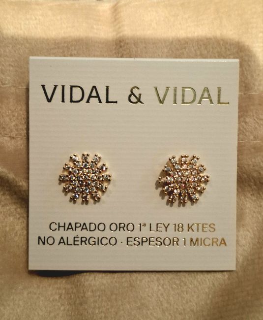 ¿Qué tipo de joyas llevaréis el día de la boda además de los anillos? - 1