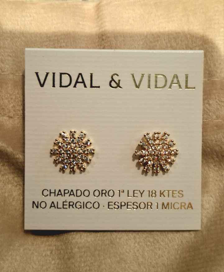 ¿Qué tipo de joyas llevaréis el día de la boda además de los anillos? - 1