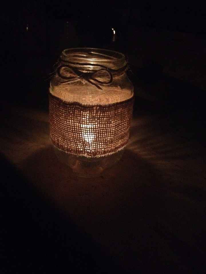 Bote 1 decorado por mi. A oscuras con vela.