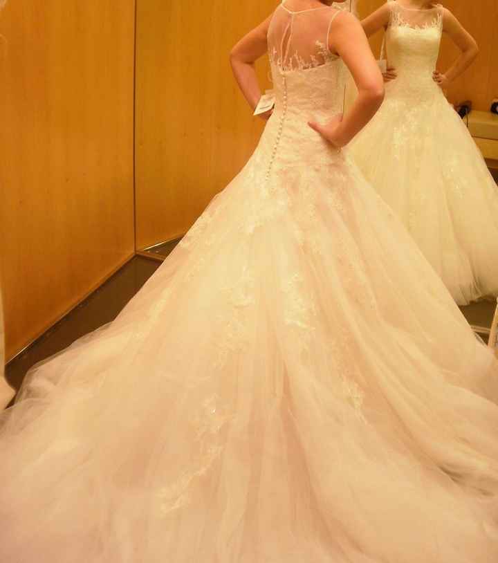 Mi vestido por detrás