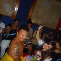 con el enano! xD