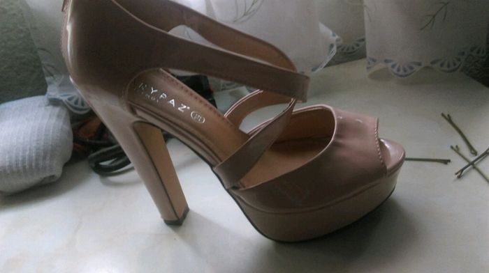 Tan difícil es encontrar zapatos de color coral??? - 1
